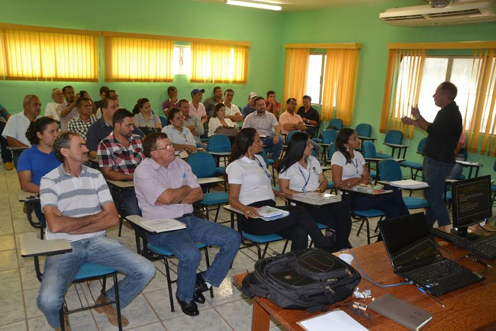 Produção de ovos de galinha em Rondônia é discutida em seminário