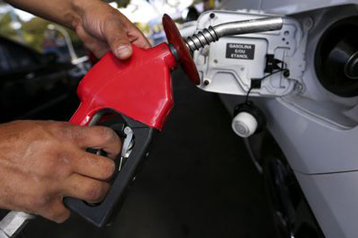 Justiça suspende aumento de impostos sobre combustíveis