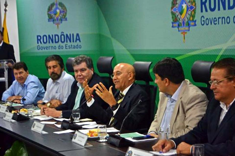 Governador Confúcio Moura afirma que o desmatamento cederá com regularização fundiária