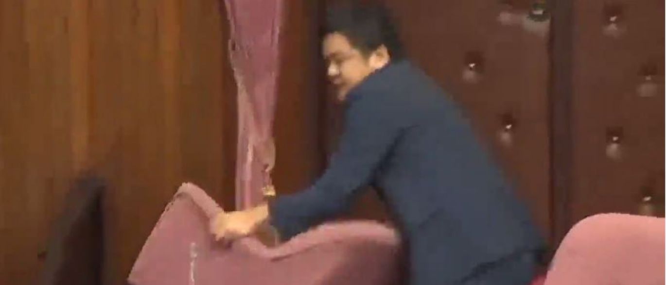 Pancadaria toma conta do parlamento de Taiwan 