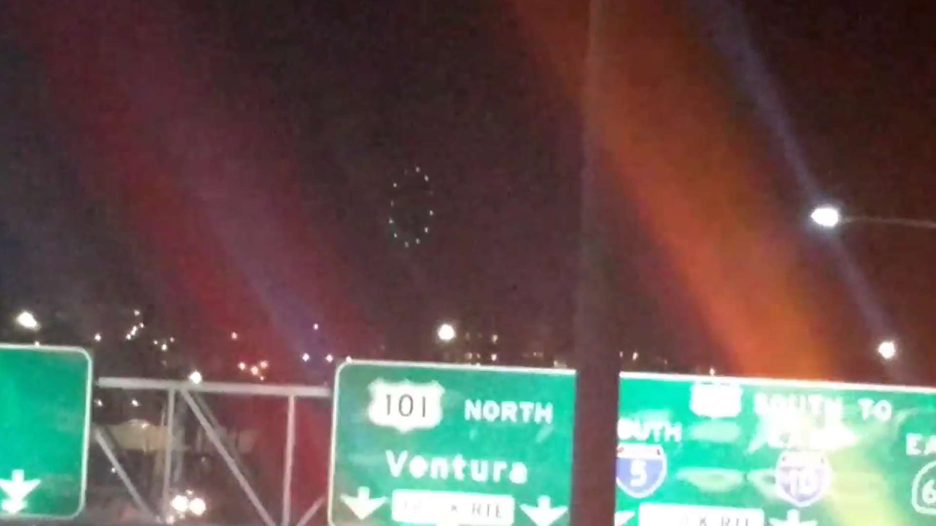 Suposto OVNI sobrevoa o céu de Los Angeles
