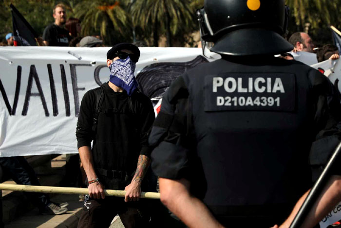 ONG de direitos humanos critica ação das forças espanholas na Catalunha