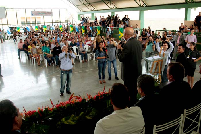 Escola Estadual Flora Calheiros, em Porto Velho, é entregue reformada e ampliada
