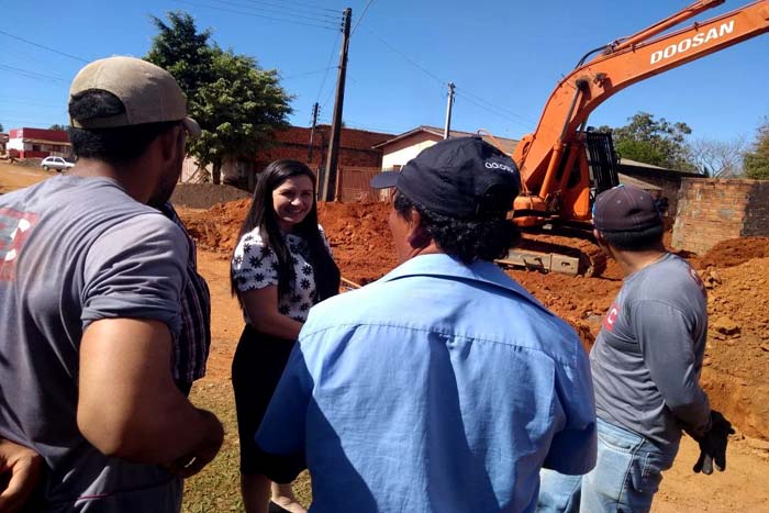 Prefeita e secretário de obras acompanham ações de drenagem no Marcos Freire