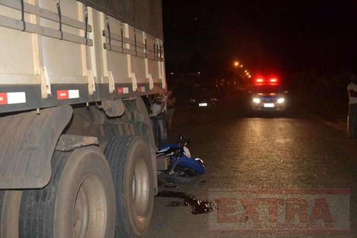 Vilhena-Motociclista morre ao bater na traseira de uma carreta 