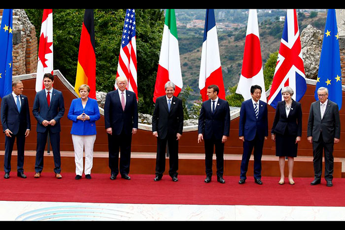 Trump chega atrasado para foto oficial da cúpula do G7