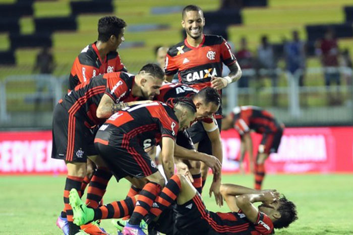 Flamengo goleia e pega o Vasco na semifinal