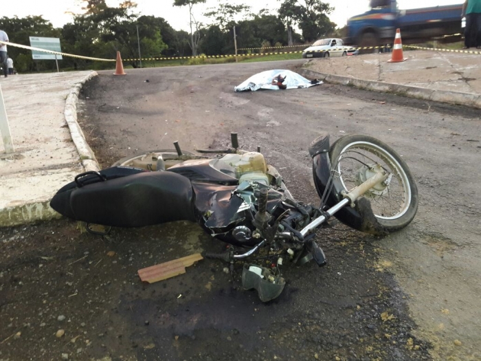 Motociclista morre no trevo da BR 364 ao colidir na traseira de caminhão 
