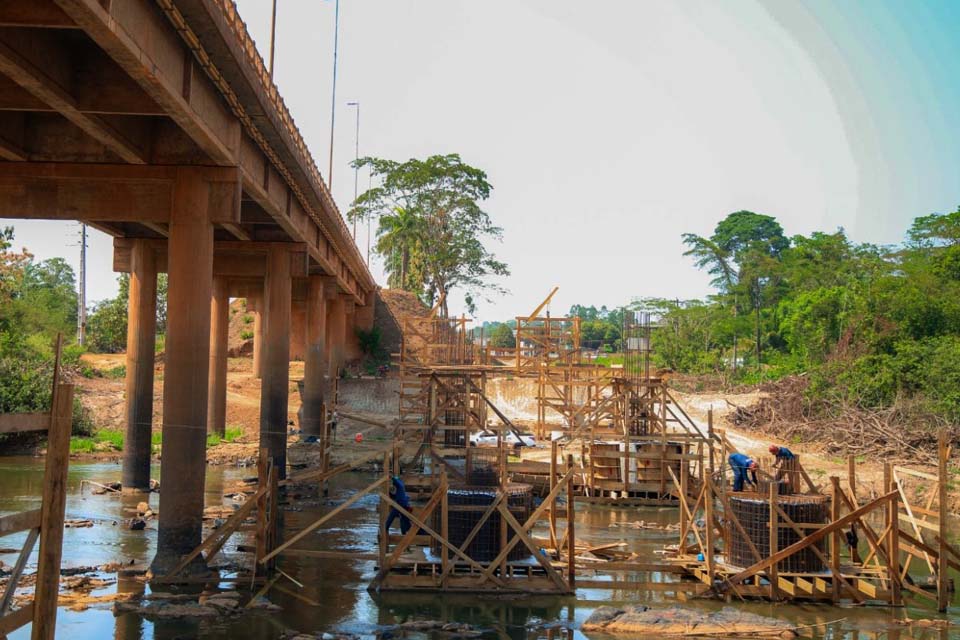 Duplicação sobre a Ponte do Rio Jaru é realidade; empresa trabalha na construção dos pilares sustentação
