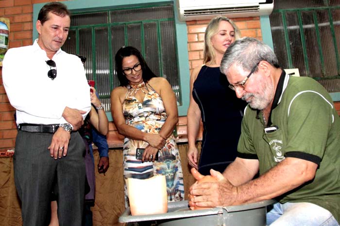 Prefeito Hildon e a primeira-dama Ieda Chaves visitam Associação São Tiago Maior