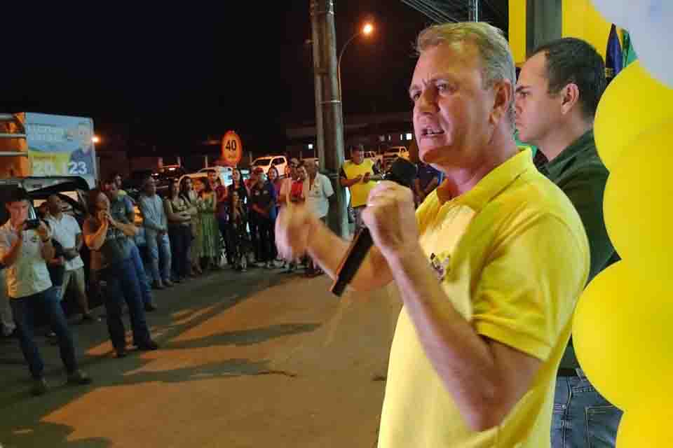 Em Chupinguaia, deputado estadual Luizinho Goebel inaugura comitê e lança campanha à reeleição