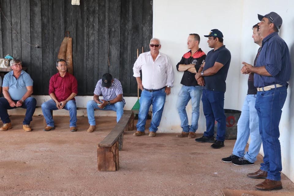 Prefeito Weliton participa de reunião com produtores na região do Jiki Lambari e Ponte Bonita