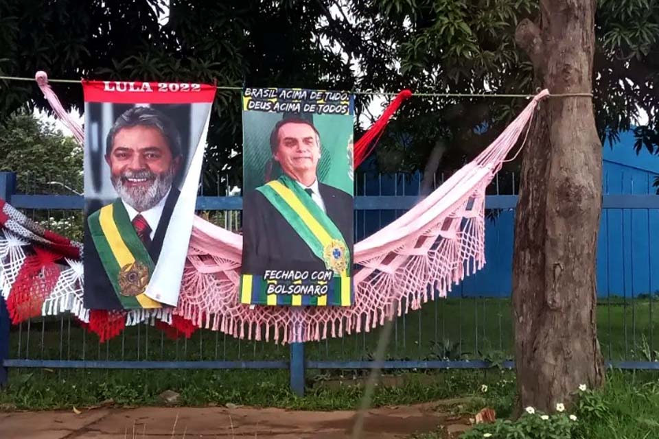Guerra de toalhas: Lula e Bolsonaro disputam espaço em Rondônia até nas peças de banho