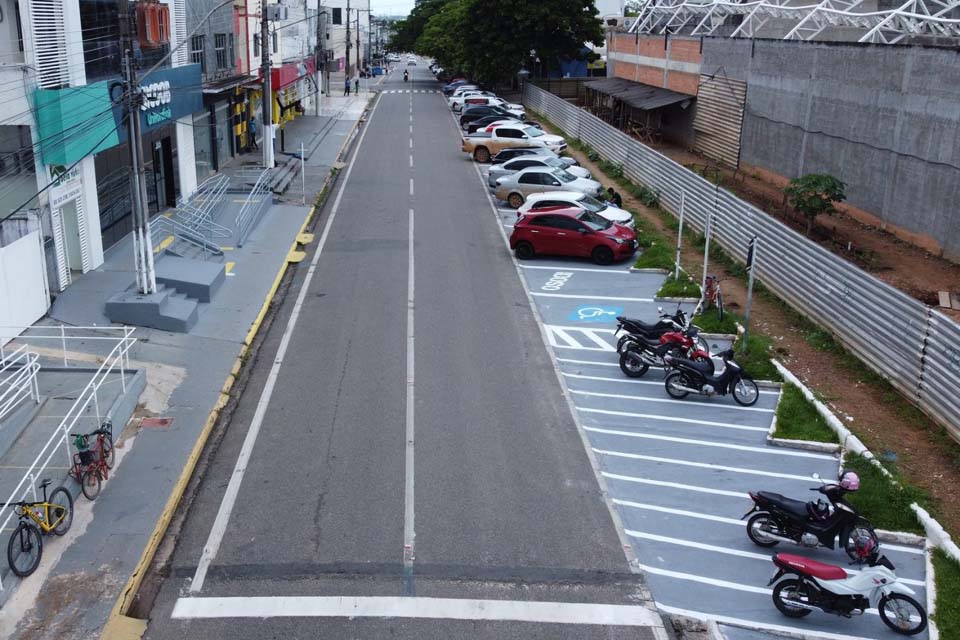 Autarquia Municipal de Trânsito e Transportes-AMT pinta estacionamento da Marechal Rondon