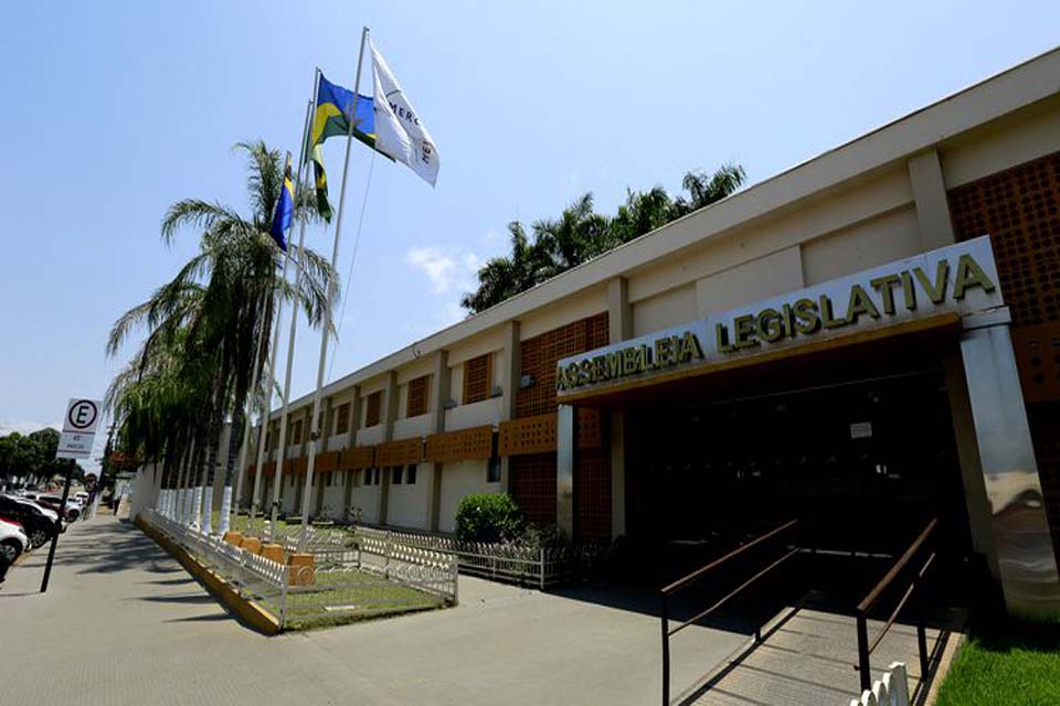 Escola do Legislativo oferta curso de Ciências Políticas para servidores efetivos da ALE