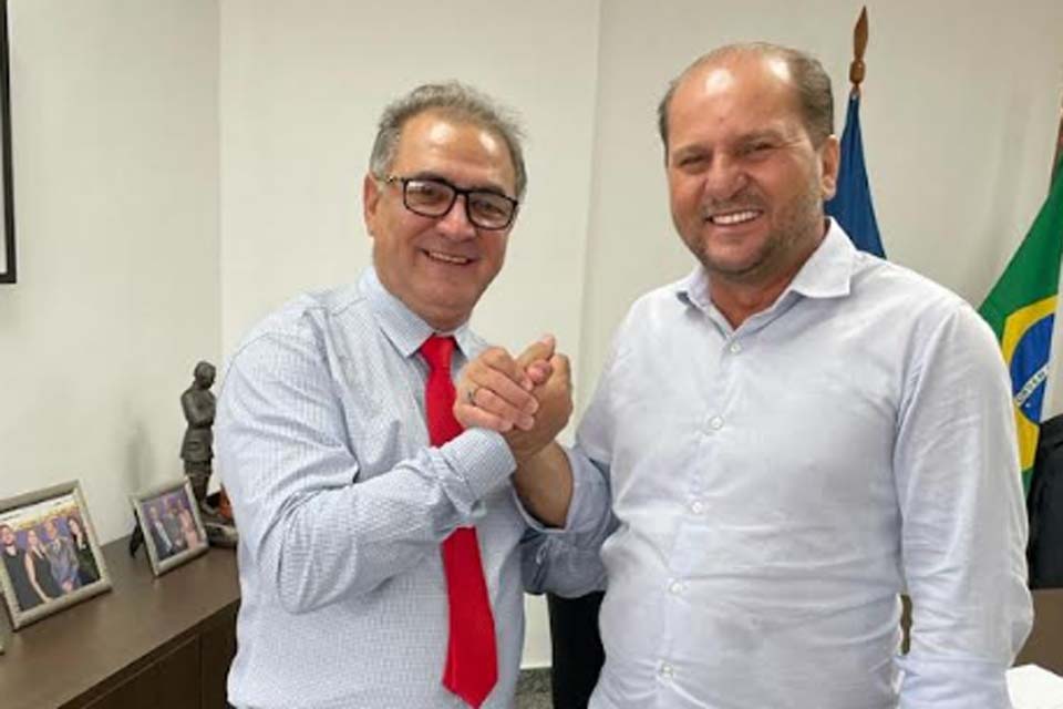 Lideranças de Nova Brasilândia do Oeste agradecem ao deputado Cirone Deiró  liberação de recursos para construção de moderna arena esportiva de futebol society