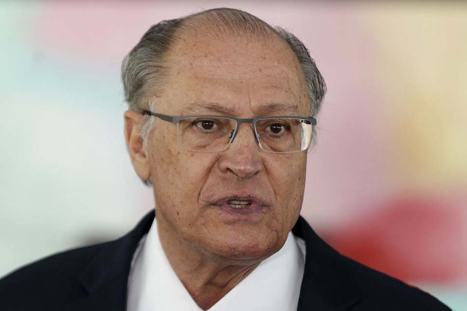 Alckmin defende exoneração completa do investimento e exportação