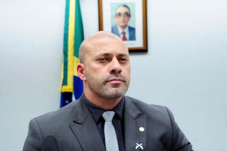 PGR defende revogação da prisão preventiva de Daniel Silveira
