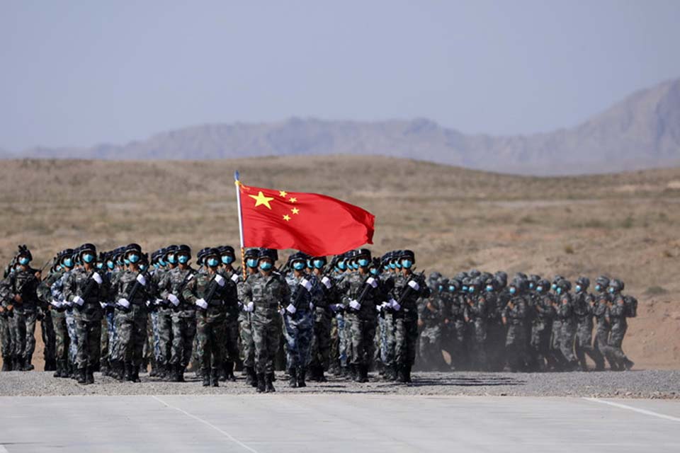 China faz exercício militar e 'cerco total' a Taiwan com aviões, helicópteros e navios de guerra