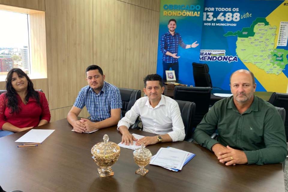 Vereadores de Santa Luzia do Oeste são recebidos por Irma Fogaça Chefe de gabinete do Deputado Jean Mendonça