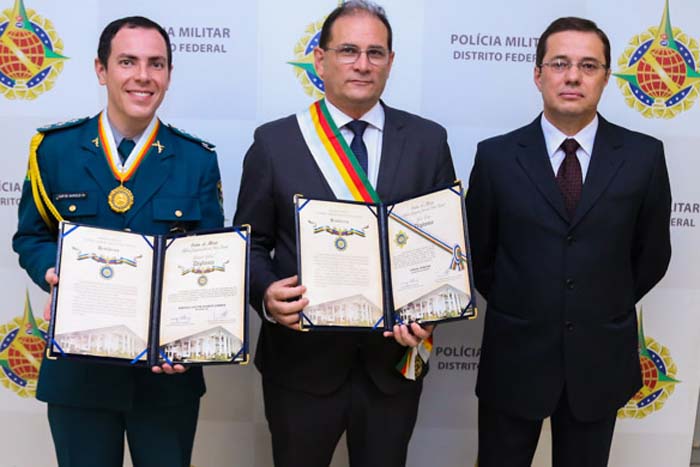 Governador de Rondônia recebe condecoração de reconhecimento da Polícia Militar do Distrito Federal