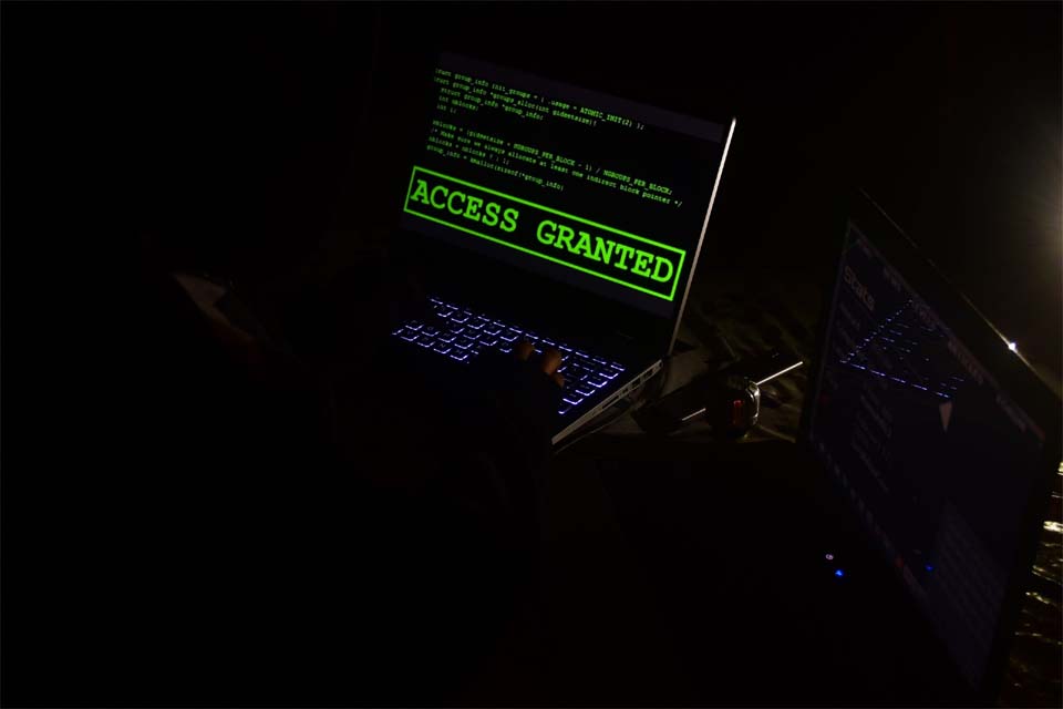 Governo ucraniano quer integrar hackers voluntários em seu Exército