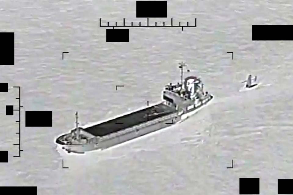 Marinha dos Estados Unidos acusa Irã de capturar navio comercial no Golfo