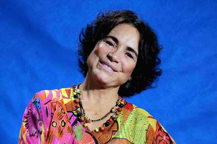 Regina Duarte faz post anti-PT e leva 'invertida' de Patrícia Pillar